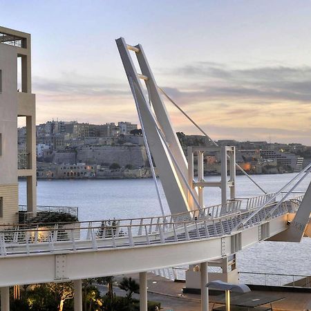 Deluxe Apartment Steps To St George'S Bay Сент Джулианс Экстерьер фото