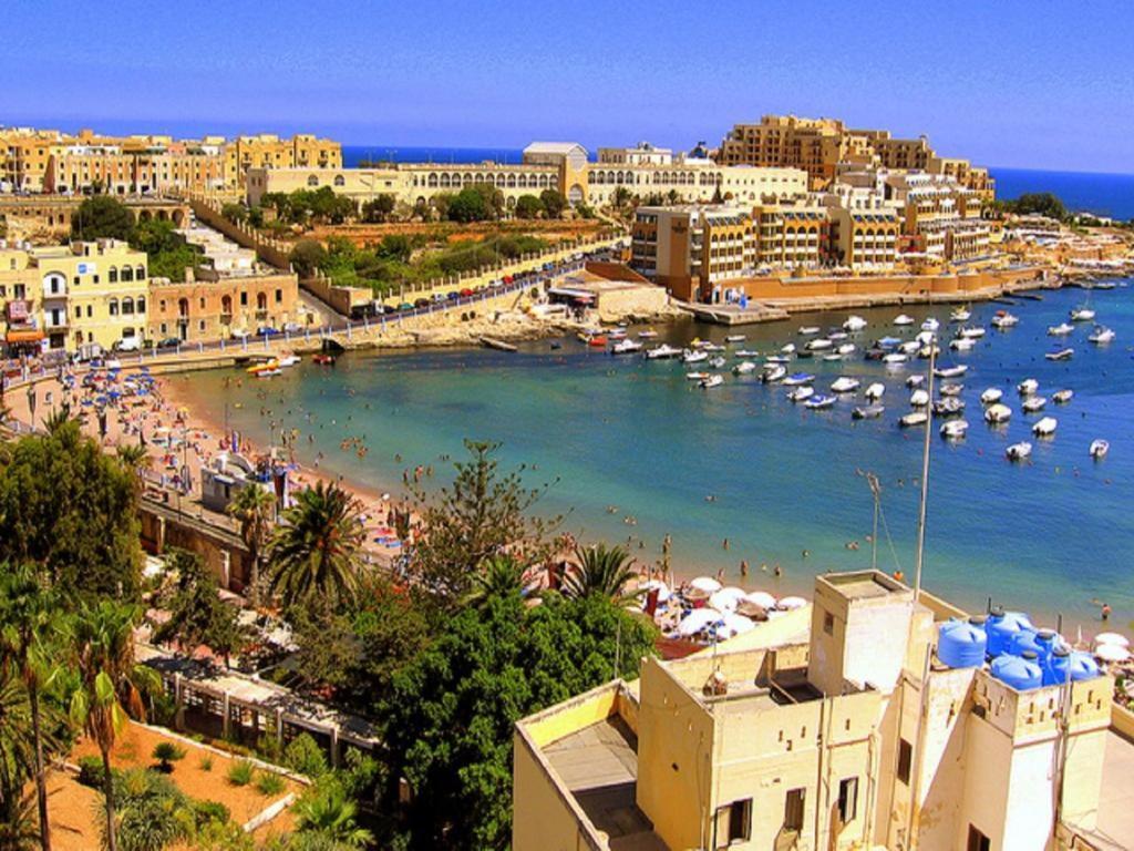 Deluxe Apartment Steps To St George'S Bay Сент Джулианс Экстерьер фото