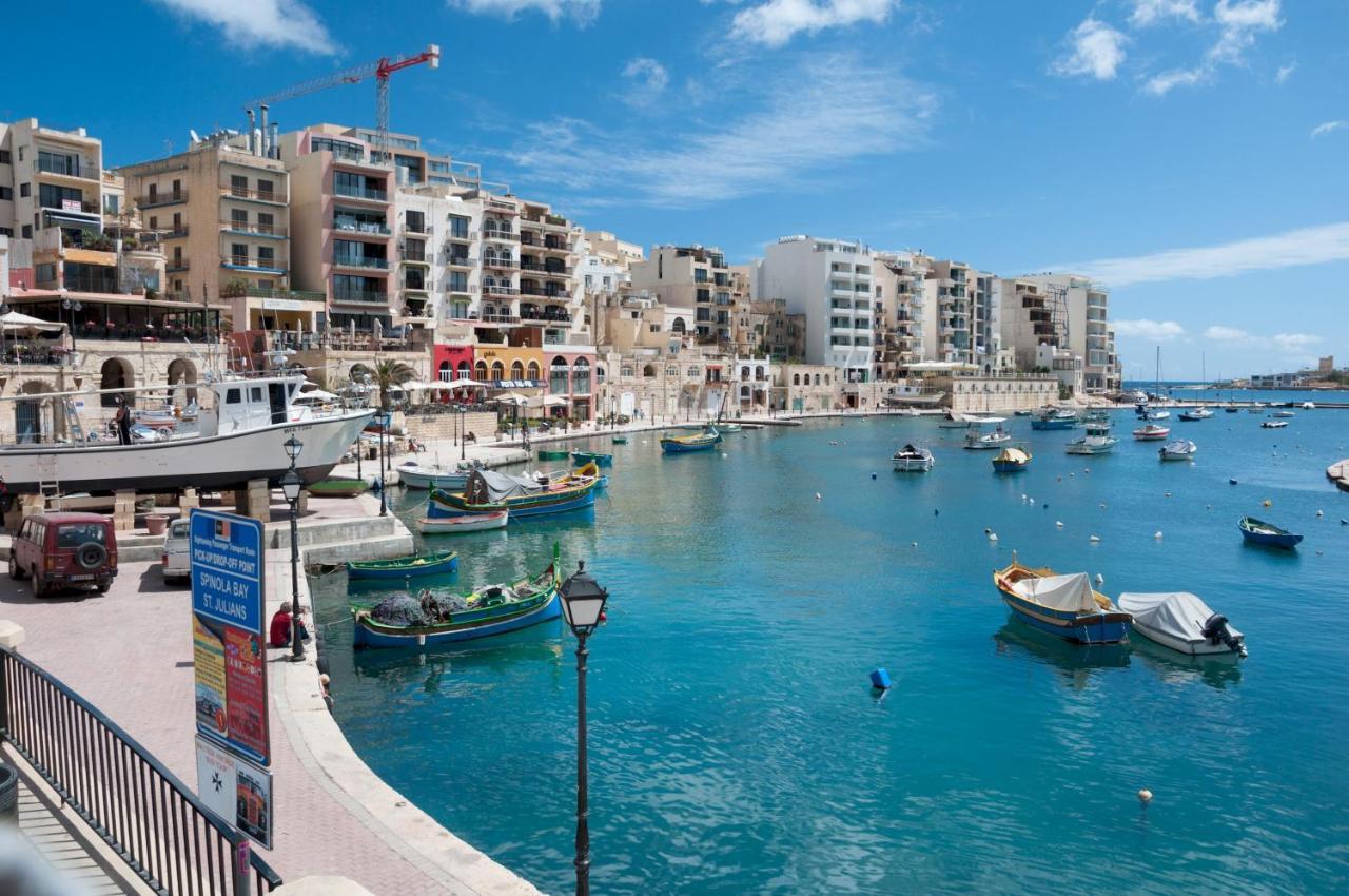 Deluxe Apartment Steps To St George'S Bay Сент Джулианс Экстерьер фото