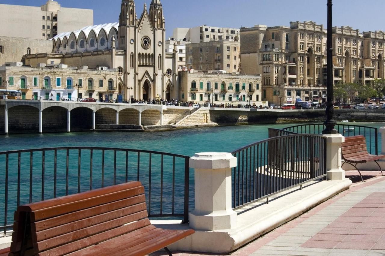 Deluxe Apartment Steps To St George'S Bay Сент Джулианс Экстерьер фото