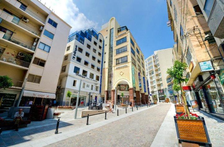Deluxe Apartment Steps To St George'S Bay Сент Джулианс Экстерьер фото
