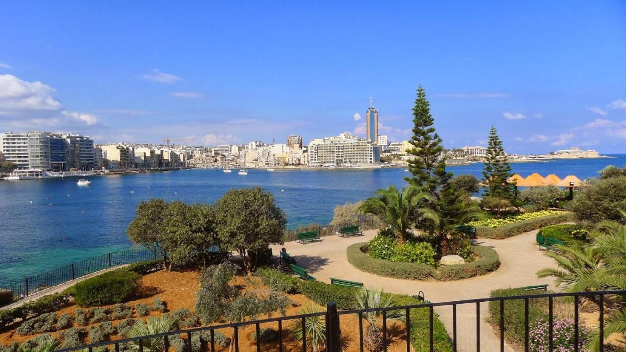 Deluxe Apartment Steps To St George'S Bay Сент Джулианс Экстерьер фото